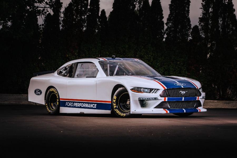  Ford NASCAR Mustang 2020 года  (фото 1 из 4)